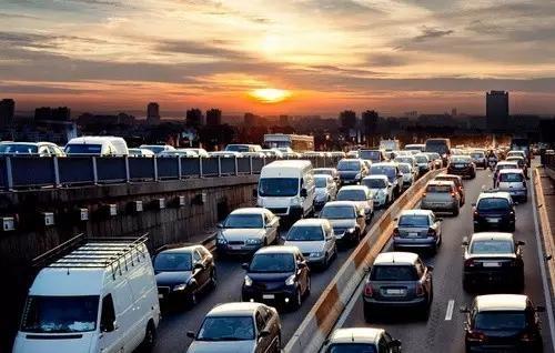 在高速公路上没油了会受罚吗_高速路上车没油了_高速油车路没上去扣分吗
